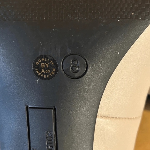 Chic Cream and Black Mary Jane Heels - Picture 9 of 9